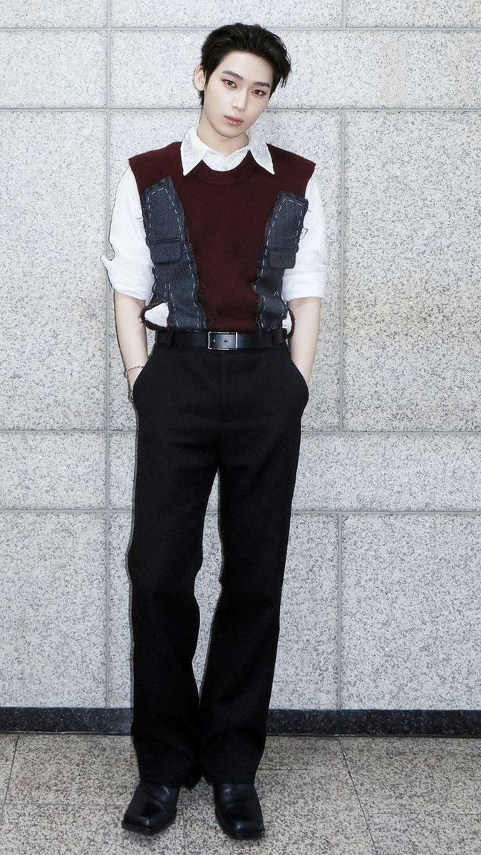 reilanoo's tweet photo. long legs ig....? https://t.co/AUXLtY4ykN