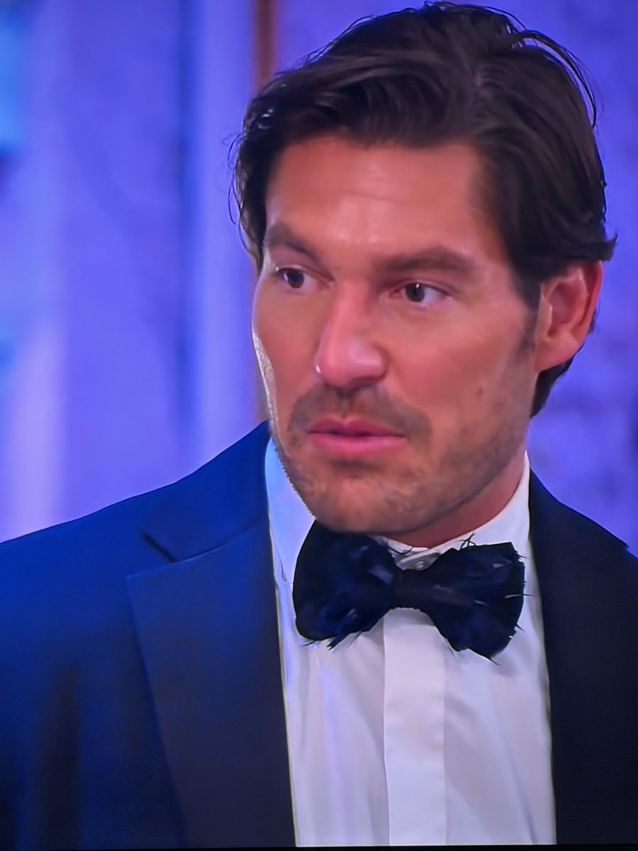 joyrosenberg's tweet image. Charlie made a smart move making this angry man child only a friend. 

#southerncharm