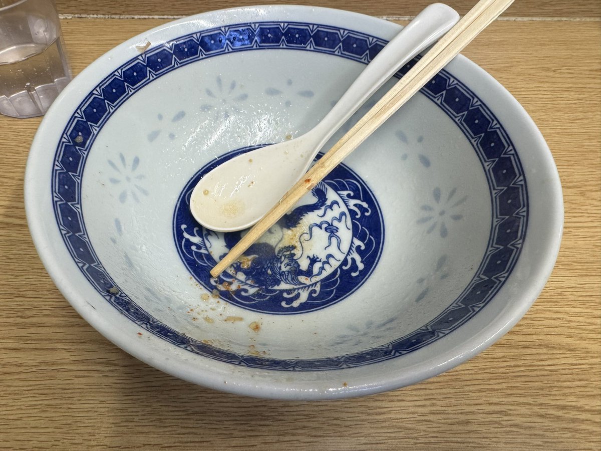 inose1108's tweet photo. 3月12日木曜日、約半年ぶりにラーメン二郎栃木街道店に行っちゃいました〜。
オープン1時間前に店舗に到着で初めての一番乗り！
食べてる時の背徳感がたまらない🤤
美味しかった〜🍜 https://t.co/N5n3Qg0lLL