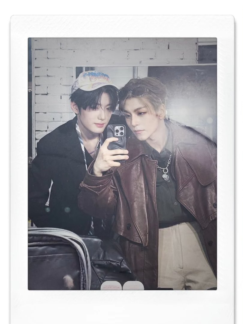 ayon 정 𝗥𝗼𝗺𝗮𝗻𝗼𝘃 tweet media