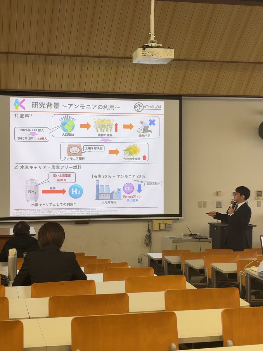 official_medlab's tweet photo. 2/19,2/20に工学部と情報工学部の卒業論文発表会が行われました。
本研究室の3名が1年間の成果を発表しました！
みなさん堂々と発表してかっこよかったです！
グット👍 https://t.co/LJ9AaWIM1N
