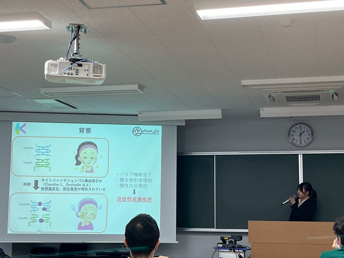 official_medlab's tweet photo. 2/19,2/20に工学部と情報工学部の卒業論文発表会が行われました。
本研究室の3名が1年間の成果を発表しました！
みなさん堂々と発表してかっこよかったです！
グット👍 https://t.co/LJ9AaWIM1N
