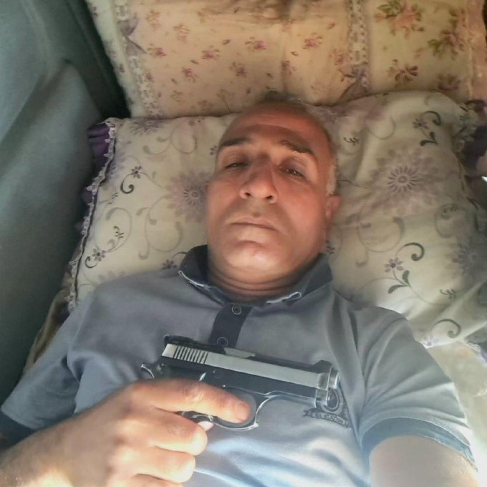 📍SKANDAL | Küçük kızın “rızası” olur mu? Türkiye’yi sarsan bu olay, yoğun gündem arasında araya kaynamasın. Neler oldu adım adım anlatayım:

— Diyarbakır'da jandarma, Erdoğan Esmer'i kızı Nilay'la araçta suçüstü yakaladı. 

— İlk mahkeme (Diyarbakır 2. Ağır Ceza) 13 yıl 1 ay