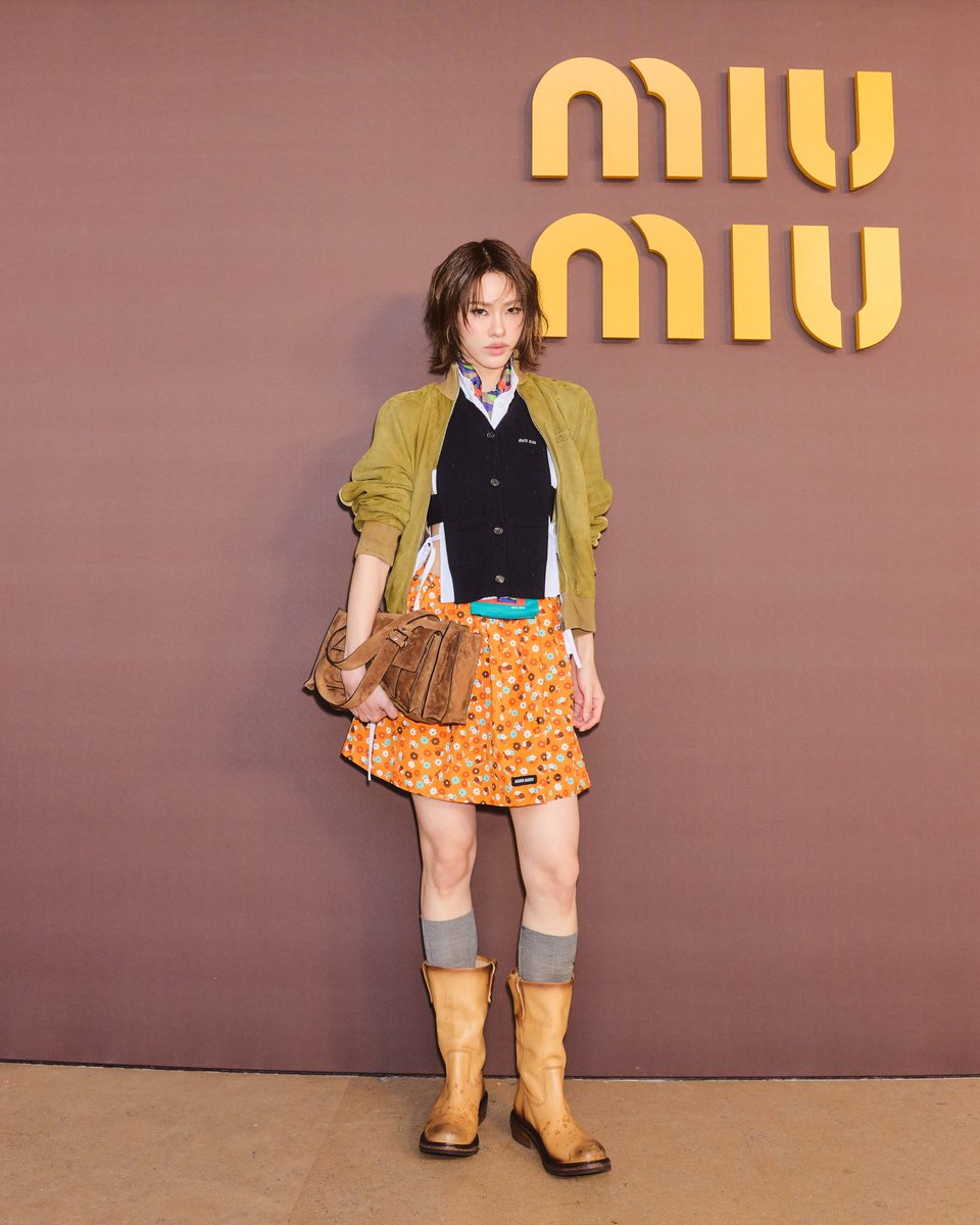 GMMTV's tweet photo. ภาพ “เอมี่ ทสร” เข้าร่วมงานแฟชั่นโชว์ Miu Miu Fall Winter 2026 ที่จัดขึ้น ณ กรุงปารีส ประเทศฝรั่งเศส เมื่อวันที่ 10 มีนาคมที่ผ่านมา

Miu Miu Fall Winter 2026 Show
Palais d’Iéna, 9 Pl. d'Iéna, 75016 Paris, France

#MiuMiuFW26 #MiuMiuFW26xEmi #MiuMiu @MIUMIUofficial 
#Emiamily #GMMTV @emiamily