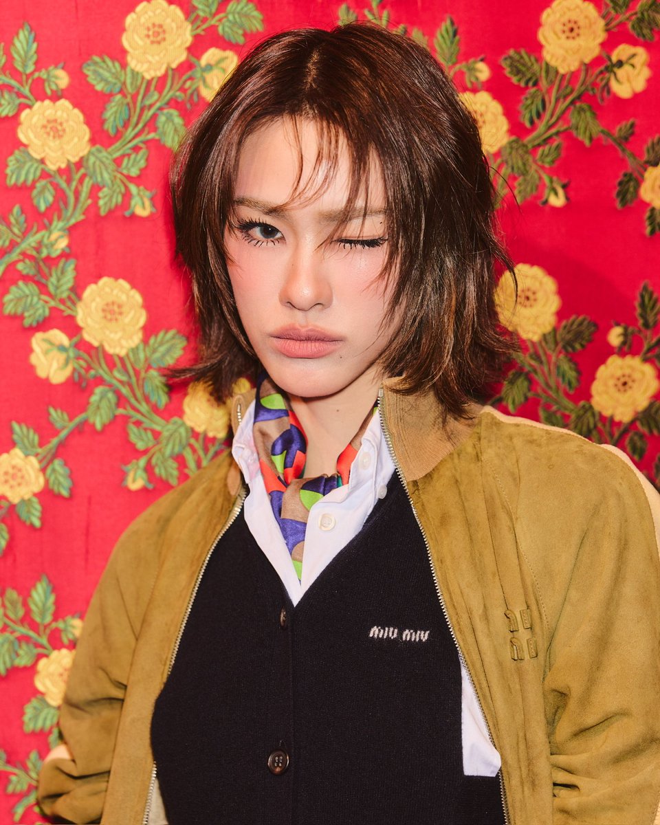 GMMTV's tweet photo. ภาพ “เอมี่ ทสร” เข้าร่วมงานแฟชั่นโชว์ Miu Miu Fall Winter 2026 ที่จัดขึ้น ณ กรุงปารีส ประเทศฝรั่งเศส เมื่อวันที่ 10 มีนาคมที่ผ่านมา

Miu Miu Fall Winter 2026 Show
Palais d’Iéna, 9 Pl. d'Iéna, 75016 Paris, France

#MiuMiuFW26 #MiuMiuFW26xEmi #MiuMiu @MIUMIUofficial 
#Emiamily #GMMTV @emiamily