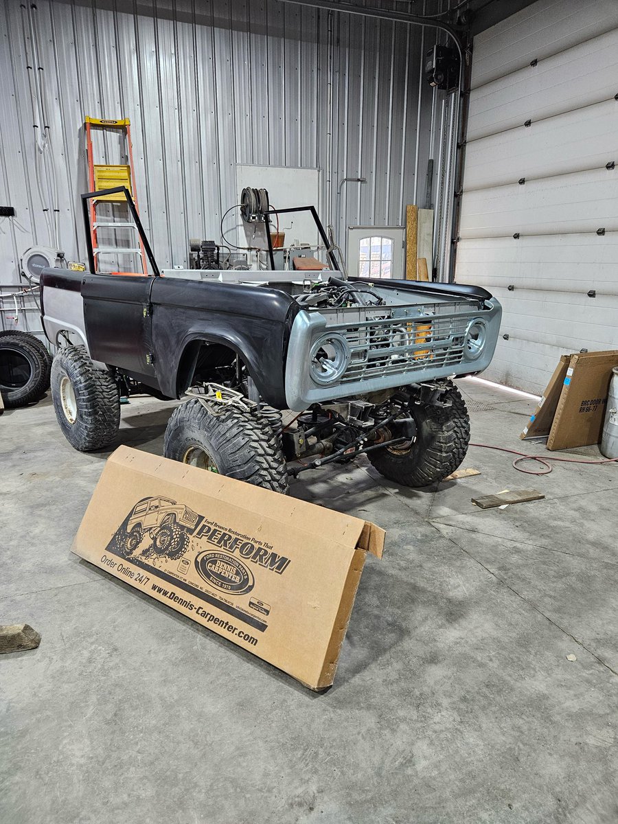 Agronomydoc's tweet image. ‘Sorry, I can’t take your call right now as I’m either in the field or busy planning new experiments’ 😎 #bronco #restomod