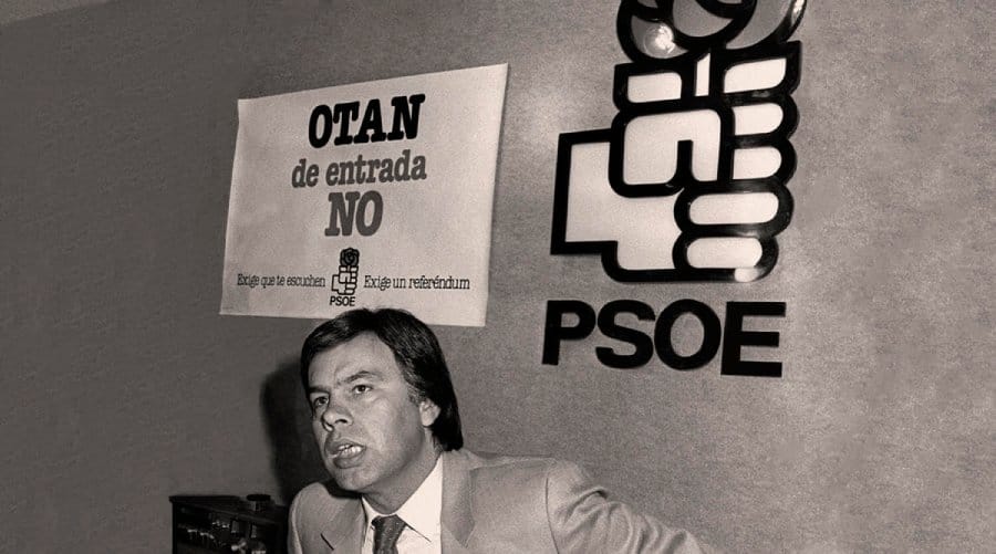 40 años del referéndum de la OTAN. 7 mill. de españoles optaron por salir de la OTAN, 9 mill. permanecer con 3 condiciones que no se han cumplido.
40 años después la OTAN sigue provocando guerras y situando a España en el lado incorrecto de la historia.
¡OTAN NO, BASES FUERA!