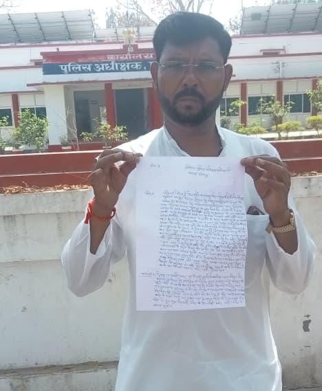 फतेहपुर जिले के रहने वाले भारतीय मजदूर किसान यूनियन के राष्ट्रीय उपाध्यक्ष की गाड़ी में तोड़फोड़ व जानलेवा हमले के मामले में कल्याणपुर पुलिस कर रही लीपा पोती राष्ट्रीय उपाध्यक्ष ने पुलिस अधीक्षक से मिलकर लगाई न्याय की गुहार अन्यथा की स्थिति में प्रशासन खुद होगा जिम्मेदार