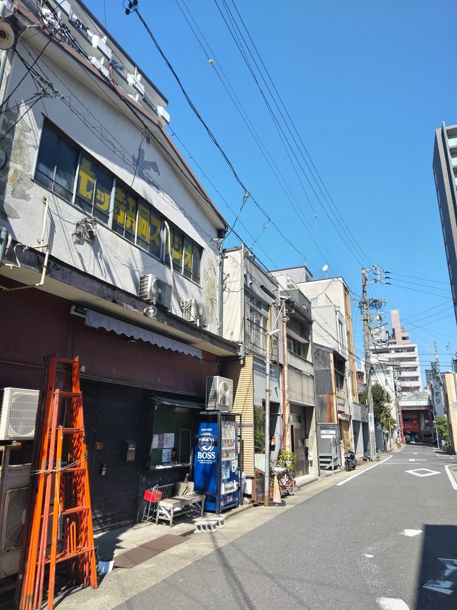 nari10000's tweet photo. 5月舞台のチラシを置いてもらいに久々マタハリへ。お立ち寄りの際是非ご覧下さい。

#Dancefreedom
#ちくさ座

平日昼間に大須界隈歩くのは、多分20代ナナツ小屋入りして仕込みしてた頃以来。

今日は歩いてて気持ち良いです(^o^)

#cafeロジウラのマタハリ春光乍洩 
#タイカレーイエロー https://t.co/EFOk1lLFeI