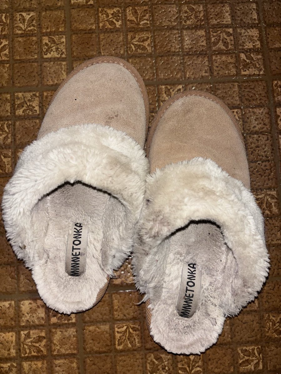 Xxmaggs17's tweet photo. •#wornshoes
•#usedshoes
•#wornsneakers
•#feetcommunity
•#fetishmarketplace
Dm me for more info. https://t.co/Vu8VW8hQ2I