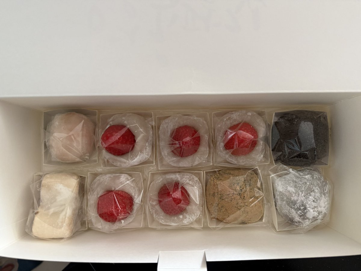 dolxpol's tweet photo. 영춘모찌 맛있다고 했더니 엄마가 사왔어…
엄미새 됐고 엄마 동결건조해야대🥺🥺🥺 https://t.co/9J3geJ4W3b