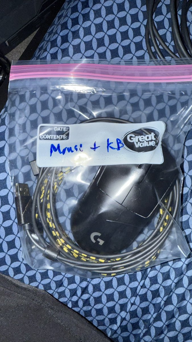 Unfeatured tweet media