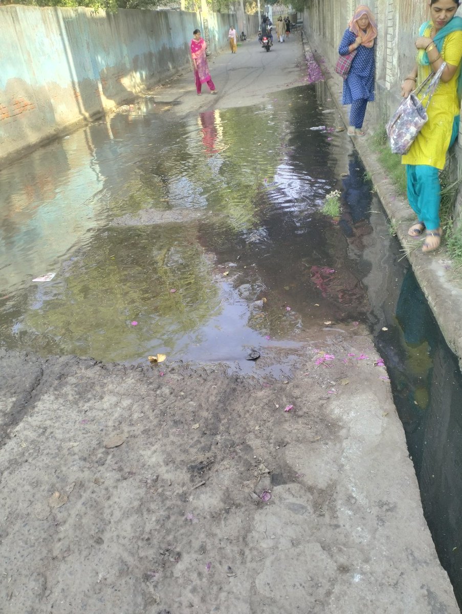 sufianbadar's tweet photo. @noida_authority @CeoNoida Hon'ble CEO! It is my humble request to ask the concerned supervisor to clean the NAALA from bottoms rather superficially taking plastic sheet from the top at least once in a month. How underprivileged are getting treatment from this hospital, Sector 82 https://t.co/rtm2oWk3ju