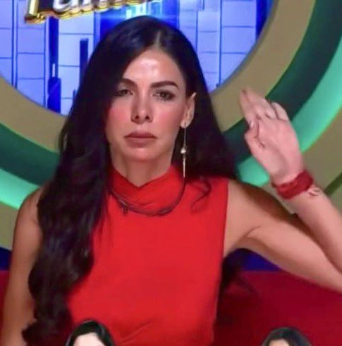 elquince15_'s tweet photo. La señal de auxilio para mujeres en peligro se creó para salvar vidas, no para ganar simpatía ni votos en un reality. Usarla como estrategia es irresponsable y banaliza un problema real. Una falsa víctima más de la tv. #LCDLF6 https://t.co/8TcZnCUxf9