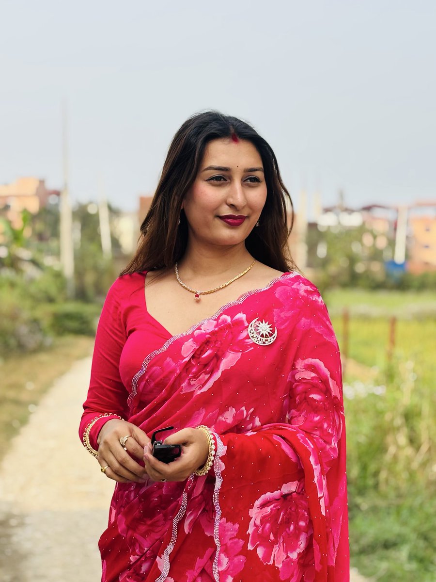 त्यति धेरै आशा पनि नगर न ए मन 
यहाँ जो कोहीको पनि अलग्गै दुनियाँ हुन्छ 🧿