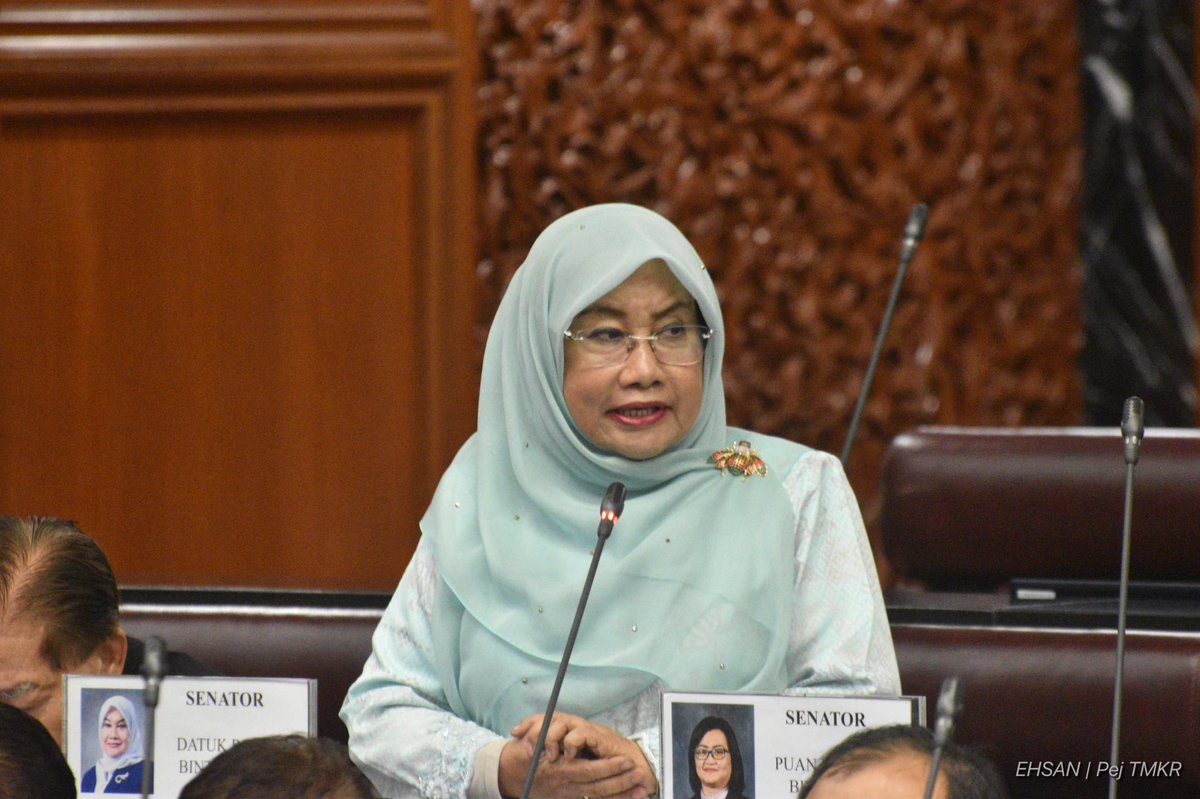 ahmadmaslan's tweet image. Menjawab Senator Roderick Wong di #DewanNegara &amp;amp; 3 soalan tambahan ttg punca berlaku keadaan sampah sarap di sepanjang #PanBorneo #Sarawak.

Sikap rakyat mesti berubah. PBT mesti ambil alih tempat yg belum diurus oleh konsesi. Simpan sampah dlm kenderaan &amp;amp; buang dlm tong yg ada.