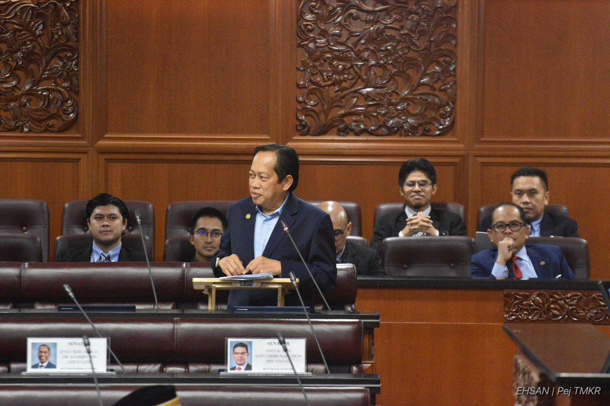 ahmadmaslan's tweet image. Menjawab Senator Roderick Wong di #DewanNegara &amp;amp; 3 soalan tambahan ttg punca berlaku keadaan sampah sarap di sepanjang #PanBorneo #Sarawak.

Sikap rakyat mesti berubah. PBT mesti ambil alih tempat yg belum diurus oleh konsesi. Simpan sampah dlm kenderaan &amp;amp; buang dlm tong yg ada.