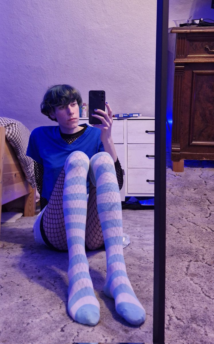 flophone tweet media