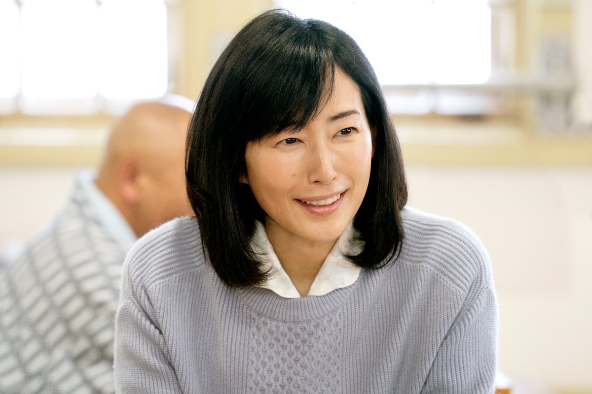 banjyo_movie's tweet photo. ¸¸✧･ﾟ•.𝐇𝐀𝐏𝐏𝐘 𝐁𝐈𝐑𝐓𝐇𝐃𝐀𝐘+:｡:✧

本日𝟑月𝟏𝟔日は、
#木村多江 さんのお誕生日🎂
おめでとうございます！

悲惨な小学生時代を送る桂介を
母親のような温かさで支える
唐沢美子を演じていただきました。

素敵な1年をお過ごしください💐

映画『#盤上の向日葵』
4/15(水) Blu-ray＆DVD発売📀
https://t.co/1fogkEvgMj