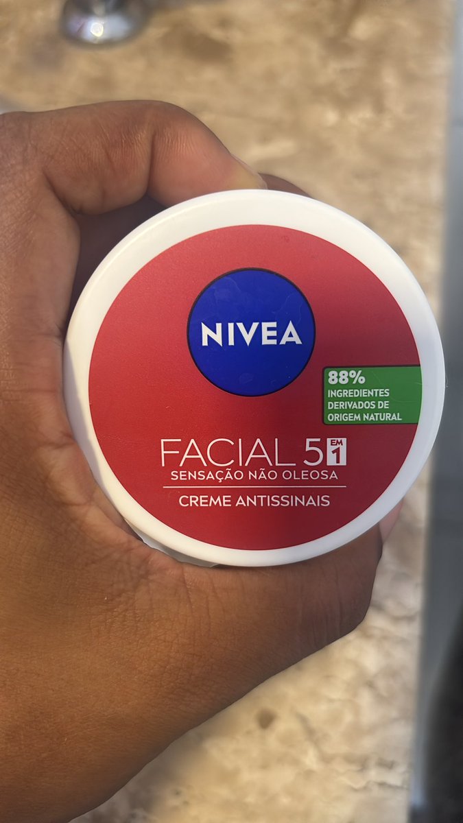 NegaPoli's tweet photo. #NIVEAnoBBB Faltou  os pontinhos da linha Facial 5 em 1! Essa noite “especial”de festa no #BBB26 ela poderia levar Creme antissinais! #publi Eu já garanti o meu! https://t.co/PhpFBOGEu6