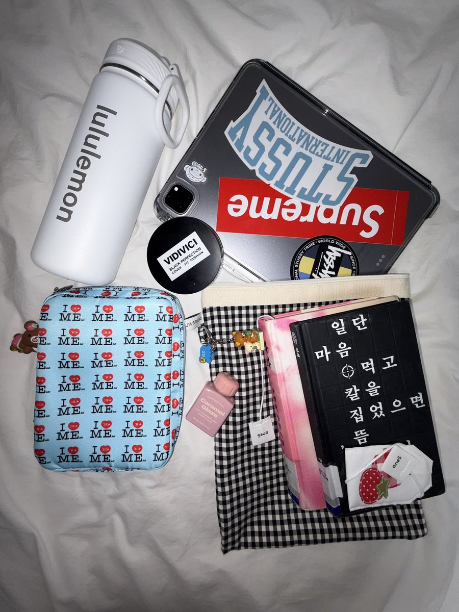 Ce qu'il y a dans mon sac d'école ••• ♡