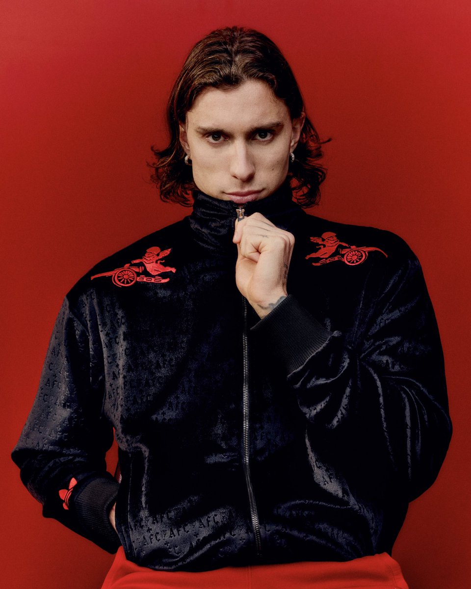 vsrsus's tweet photo. adidas and Arsenal unveil a collab with Places + Faces. https://t.co/YlxdQRuKrZ