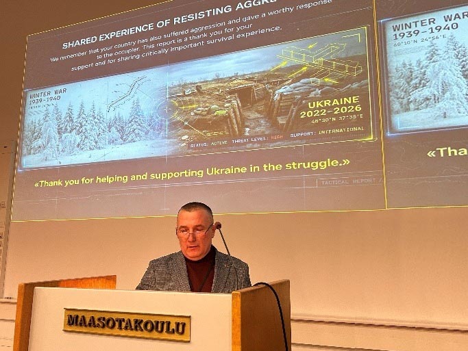 armyinformcomua's tweet photo. Finland knows Russia better than most.
Now it’s studying the battlefield experience of Ukraine. 🇫🇮🤝🇺🇦

Ukrainian officers recently visited Finland at the invitation of Finnish Army Commander Lt. Gen. Pasi Välimäki to share real combat lessons from Europe’s largest war since 1945.

From defensive operations against Russian assaults to the rapid rise of FPV drone warfare, Ukrainian officers briefed Finnish counterparts on how modern war is actually fought — not in theory, but under fire.

For Finland, which shares a 1,300 km border with Russia and joined NATO in 2023, these lessons are not academic.

They are preparation.

The exchange covered:
• battlefield command and control in high-intensity war
• integration of drones into frontline operations
• adapting doctrine during active combat
• resilience of air bases and air defence networks

As Lt. Gen. Välimäki noted:
“We highly value the knowledge Ukrainian soldiers have about the tactics of our shared adversary.”

Ukraine is not only defending itself. It is generating knowledge that is reshaping European defence thinking.

For countries facing threats from Russia, the lesson is simple: Ukraine’s battlefield experience is already a strategic asset for Europe’s security.

🔗Read the full story on ArmyInform:
https://t.co/fvAht2s7RC 

#Ukraine #Finland #NATO #Defence #LessonsLearned #StandWithUkraine 
@DefenceFinland