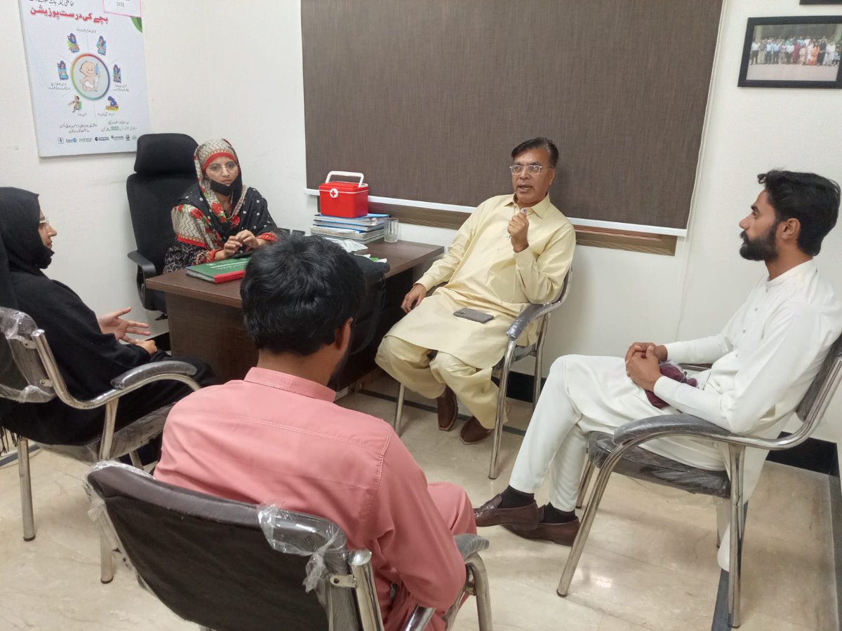 Rahnuma_FPAP's tweet photo. Provincial Lead for the GAVI Project under RFPAP visited vaccination centers in Gujranwala to review their operations. During the visit, the established EPI center was thoroughly assessed, including vaccination status, permanent registers, stock records, daily tally sheets, household cluster books, and defaulter tracking. The evaluation showed that overall performance trends are steadily improving, reflecting strong commitment to child health and immunization efforts.

#RahnumaFPAP #RFPAP #GAVI #vaccination #VaccinationAwareness #Immunization #ChildHealth #CommunityHealth #EPI #VaccinateToProtect #Gujranwala