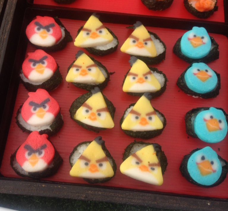 น้องหนาวทานซูชิ             เมนน้องหนาวทานซูชิ
มื้อละ 10k                        ชิ้นละ 10 ซื้อ 10 แถม 1