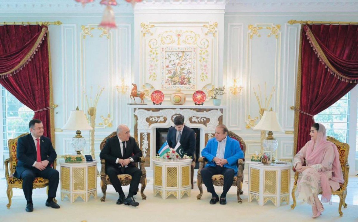 UzbekEmbPak's tweet photo. In Lahore, Tashkent Region Governor Zoir Mirzaev met Punjab’s leadership. The regions agreed to become "sister regions," focusing on cooperation in agriculture, textiles, and tourism. This engagement strengthens the economic partnership between Uzbekistan and Pakistan. https://t.co/PBCCvj7LDB
