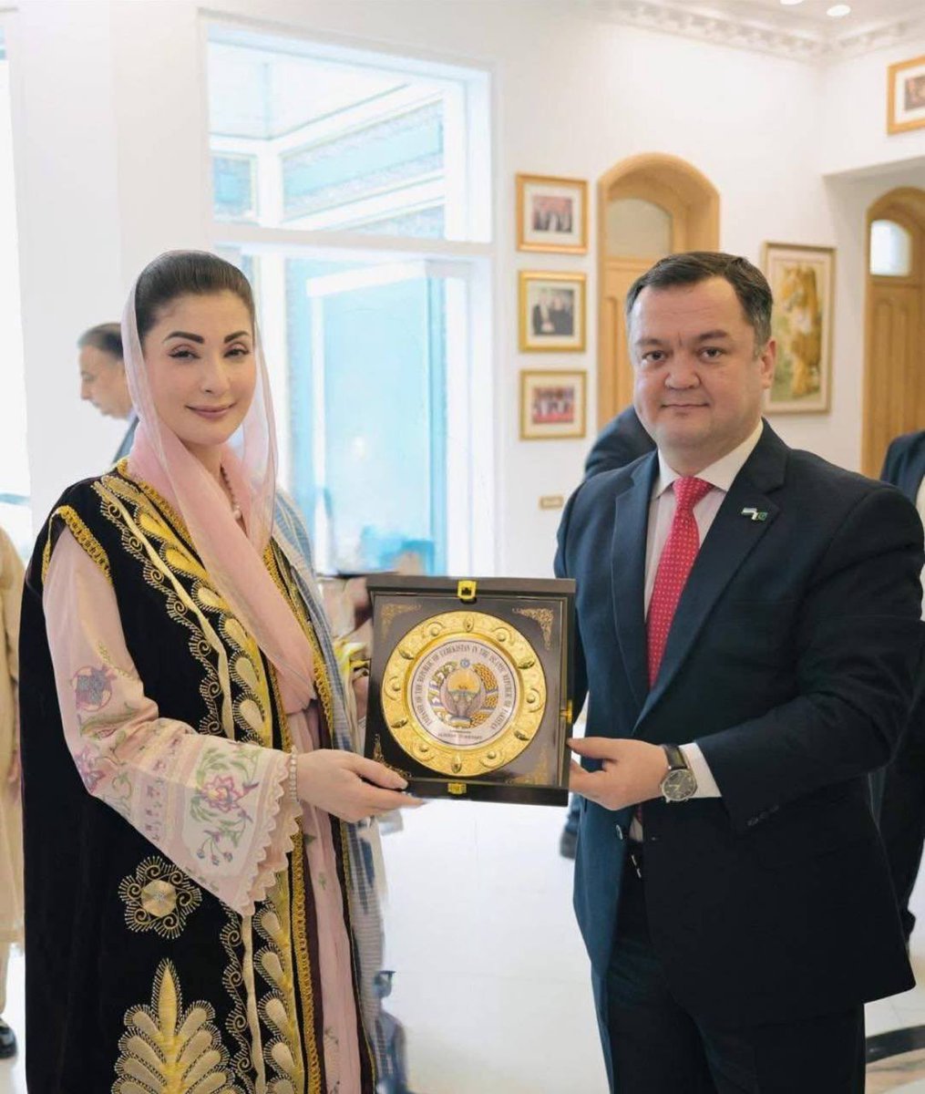 UzbekEmbPak's tweet photo. In Lahore, Tashkent Region Governor Zoir Mirzaev met Punjab’s leadership. The regions agreed to become "sister regions," focusing on cooperation in agriculture, textiles, and tourism. This engagement strengthens the economic partnership between Uzbekistan and Pakistan. https://t.co/PBCCvj7LDB
