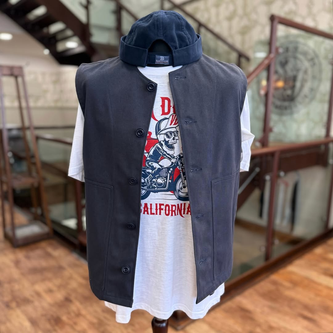 👀 A closer look at the details..

This twill gilet by Blackshore Clothing is a great example of the craftsmanship behind every piece they produce. Made from durable twill and designed as an easy layering option, it works just as well over a simple tee as it does over a shirt.