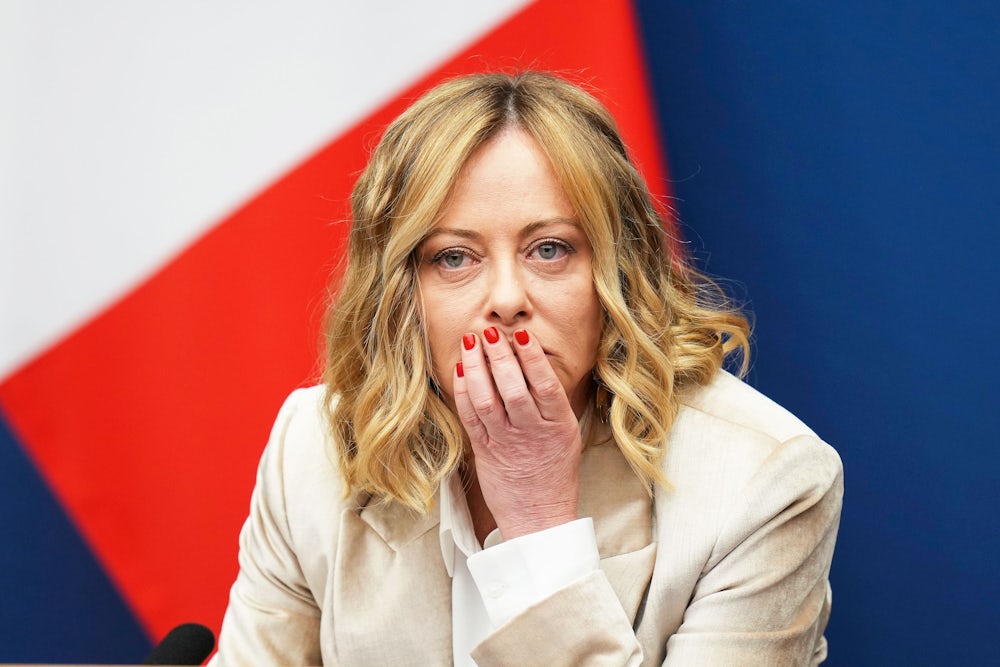 Global Flash Alert tweet media