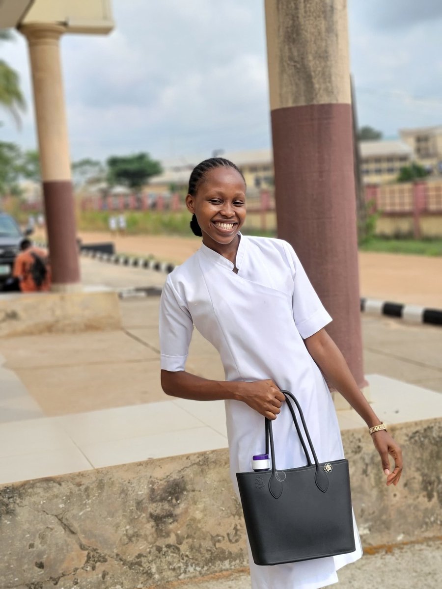 _thatbeadchef's tweet photo. Please don't air me. Quote with a picture of you smiling. https://t.co/2qW58qtEJi