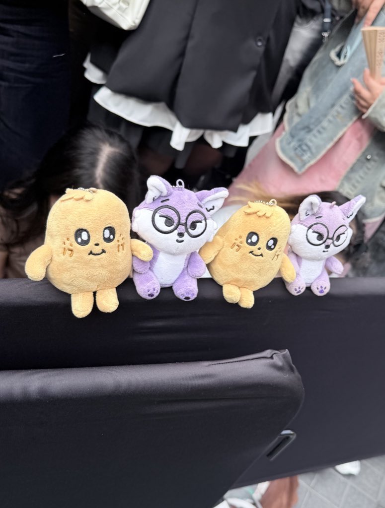 มารอแล้วค้าบ 🐶💚
พี่การ์ดคุยกันว่าคิมจาเป็นมะม่วงหรือมันฝรั่ง 😭

#DiorGoldHousexMINGYU 
#Dior #DiorGoldHouse