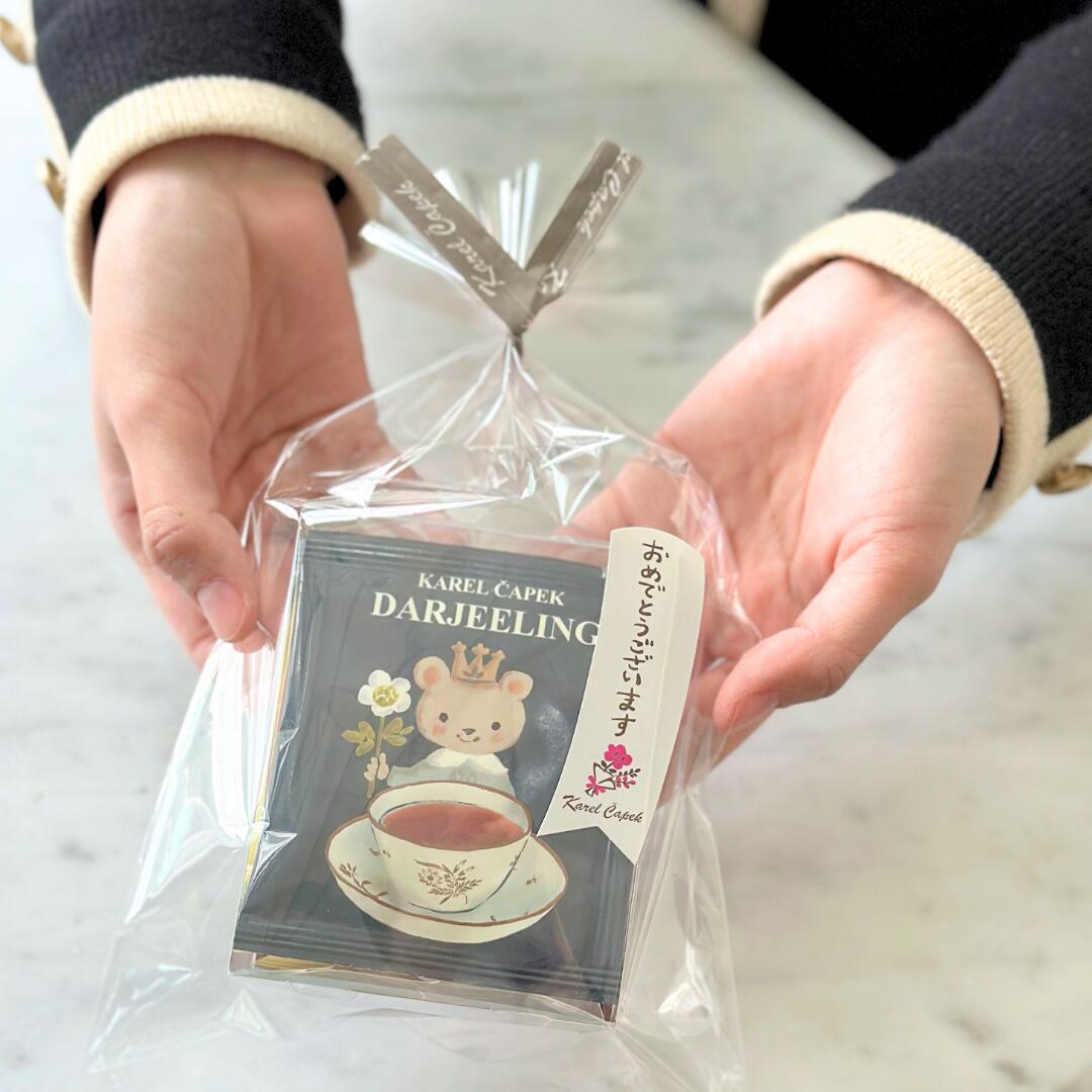 🌸春ギフト、迷ったらこれ！🌸

🎁【5人〜】まとめて配るなら
「アソートセット」がおすすめです！

3月末まで！
今なら5点ご購入で【1点無料（実質20%OFF）】キャンペーンを実施中✨
ちょっとしたご挨拶にぴったりな一品です。

karelcapek.co.jp/topics_detail.…