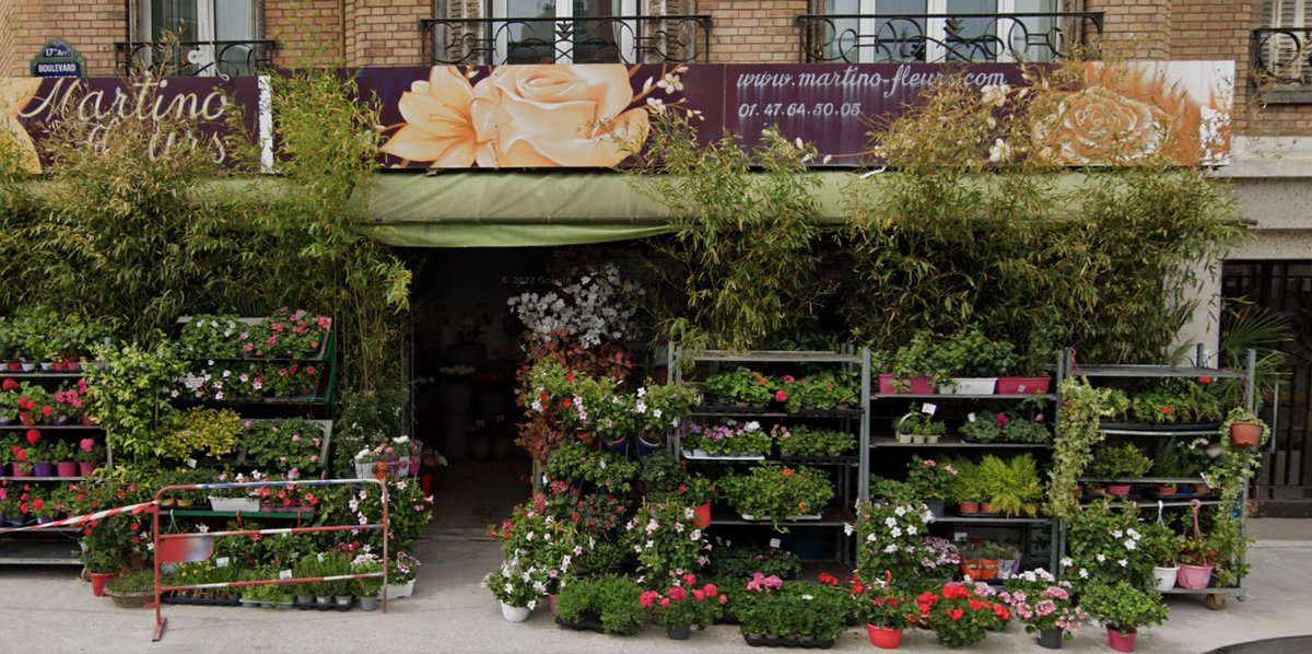 HistoireParis17's tweet image. #JeudiCommerces n° 1⃣2⃣7⃣ #Monceau
Au 142 boulevard Berthier se trouvait autrefois le fleuriste "Gréaume" avec une très jolie vitrine #ArtDéco correspondant au style de ce bel ensemble HBM construit dans les années 1930. L'activité s'est préservée jusqu'à nos jours avec "Martino