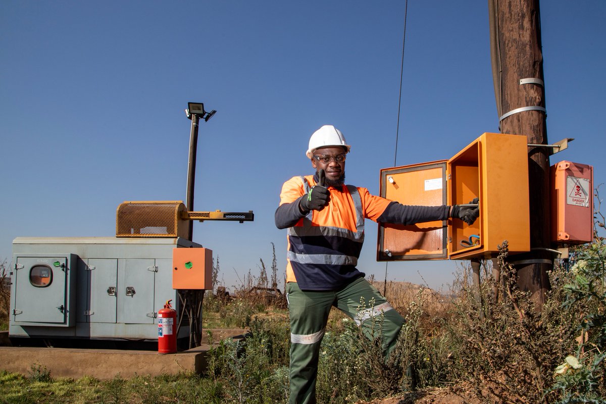 canyoncoal's tweet photo. #khanyecolliery Engineering Outbye Foreman Mfundo Mathebula inherited his late father’s tools and received more than a set of tools – he inherited a legacy.
Get the full story in the #TheMaroonPost: https://t.co/SU0DMpkcle
#canyoncoal https://t.co/h5Nwmz1OOi