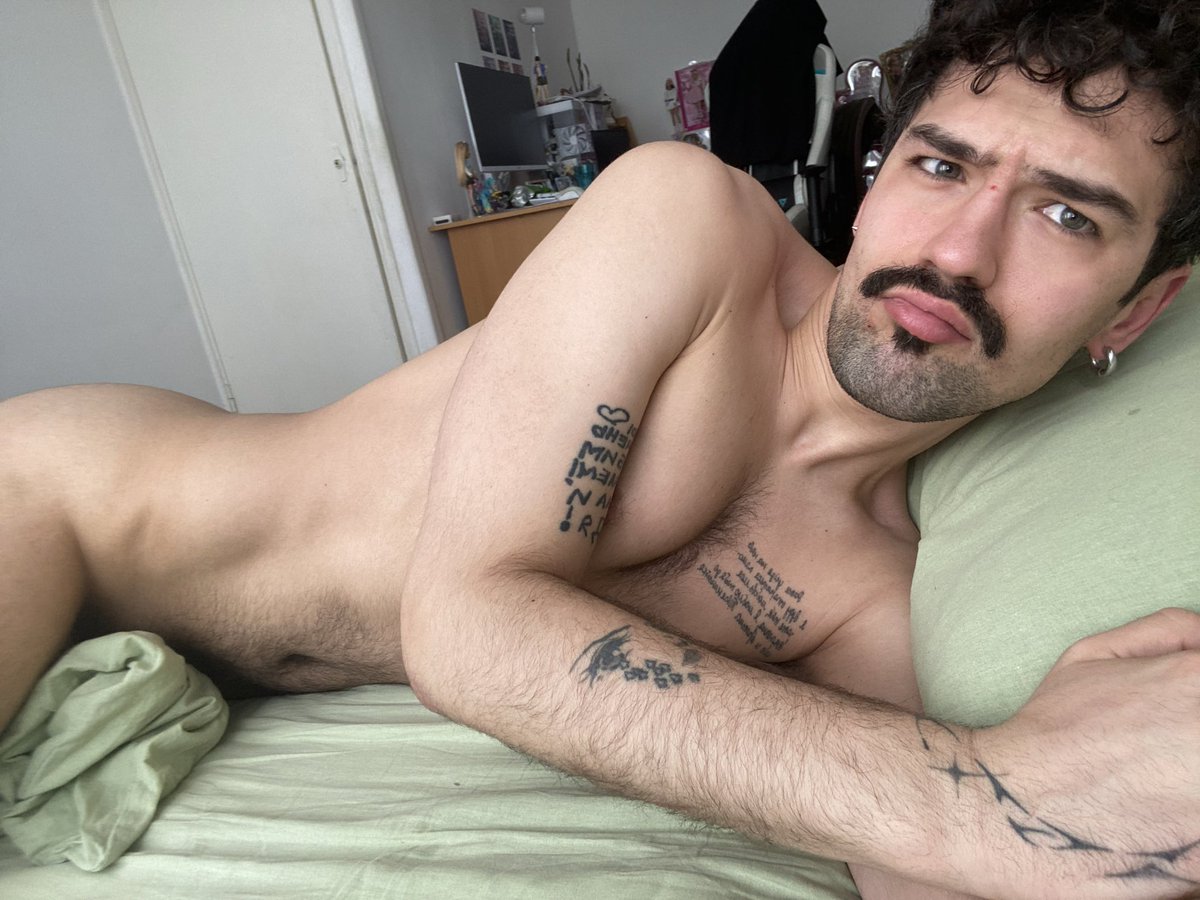 hornychristianboy tweet media