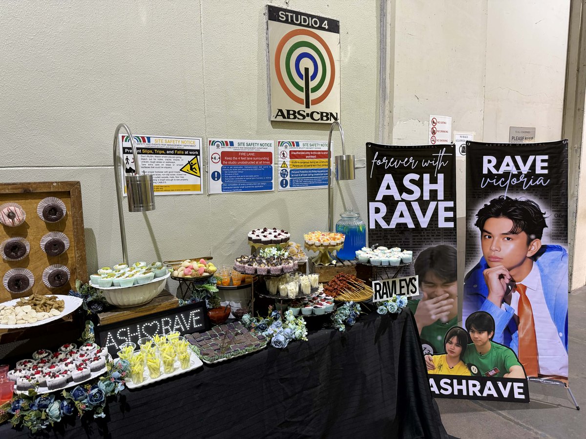 ashraveofcl's tweet photo. 𝐒𝐓𝐑𝐄𝐄𝐓 𝐅𝐎𝐎𝐃 𝐀𝐍𝐃 𝐃𝐄𝐒𝐒𝐄𝐑𝐓 𝐁𝐀𝐑 + 𝐂𝐎𝐅𝐅𝐄𝐄 𝐁𝐀𝐑 𝐅𝐎𝐑 𝐑𝐀𝐕𝐄'𝐒 𝐓𝐀𝐏𝐈𝐍𝐆

To celebrate and show our appreciation, we prepared a Street Food and Dessert Bar together with a Coffee Bar for everyone who worked hard behind the scenes of Rave’s taping. This small treat is our way of thanking all the staff, producers and crew members.

We know how much time, effort, and dedication goes into making every taping successful. Your hard work and commitment are truly appreciated, and we are grateful for the care and support you give to Rave throughout the process.

We hope the food, desserts, and coffee gave everyone a little moment to relax and enjoy after a long day of taping. Thank you for all that you do behind the scenes. Your efforts mean so much to us.

With appreciation and support always 🖤

#AshRave | #RaveVictoria