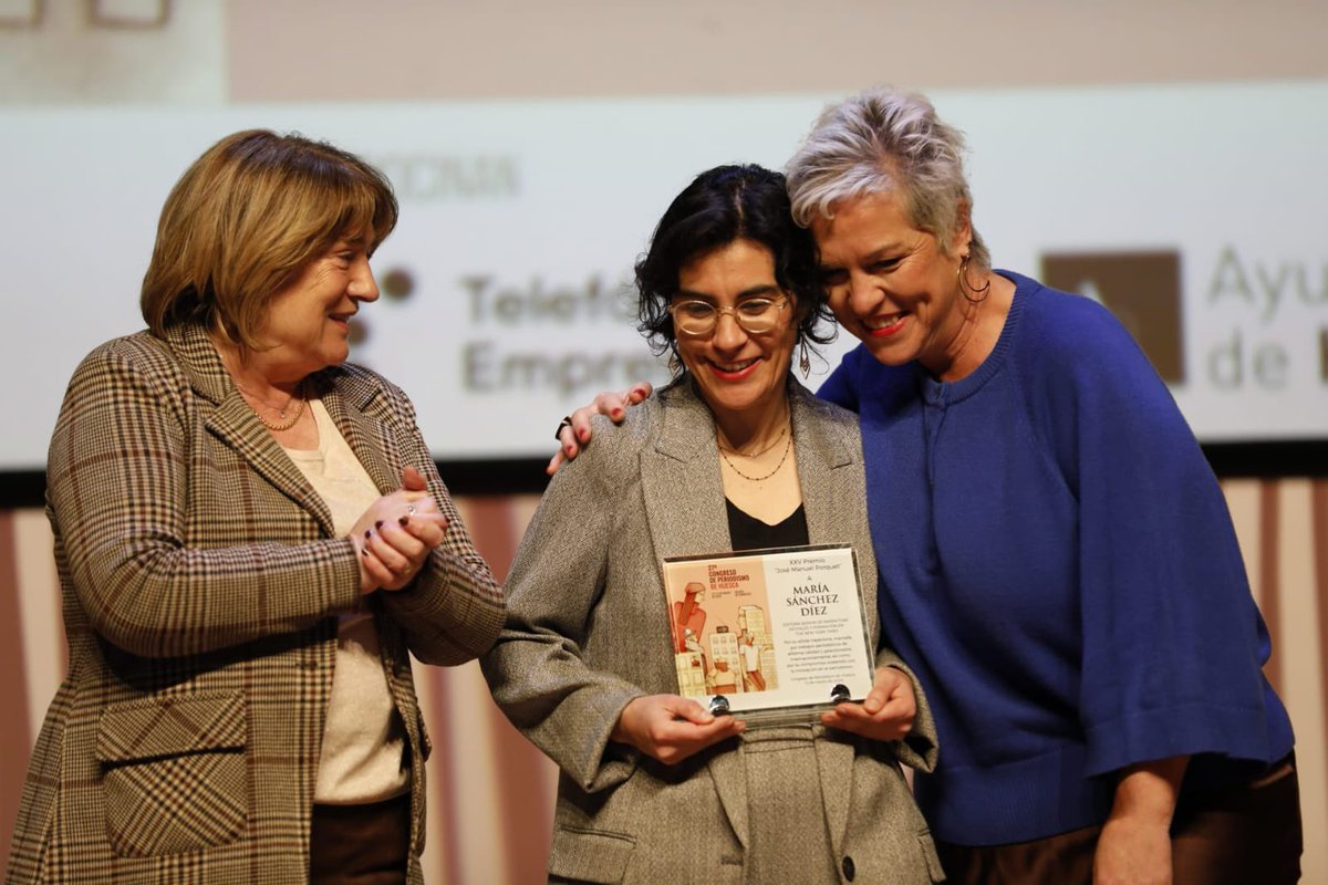 congresodigital's tweet photo. @Periodistas_APA 🔸 INAUGURACIÓN | 🏆 Entregamos el XXV Premio José Manuel Porquet a María Sánchez Díez, editora senior de Narrativas Digitales en @nytimes,  por una trayectoria marcada por la innovación y la defensa de la calidad informativa.

Premio impulsado por el @gobaragon.
#CongresoHuesca https://t.co/RY6dL8klsW
