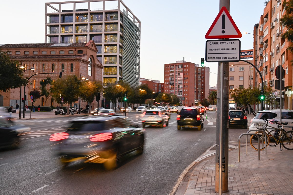 VlcMobilitat's tweet photo. 🚗🤝Nace ‘#València Comparte Coche’
📍6 grandes focos: @HospitalLaFe, @UV_EG Burjassot, 9 d'Octubre, Almussafes, Ribarroja y Bonaire
👥Más ocupación por vehículo frente a la actual 1,1 personas/🚘
💶0,04 €/km por pasajero compartido
📲App #Tribbu
🔗https://t.co/xWj5iFYGjC https://t.co/TmcubQQztM