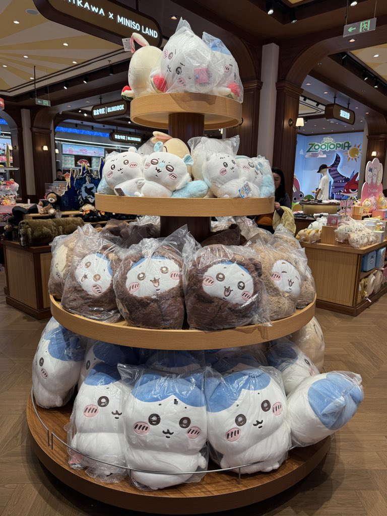 phuwinlony's tweet photo. Fallen into a world of plush toys https://t.co/MzwmZvicnO