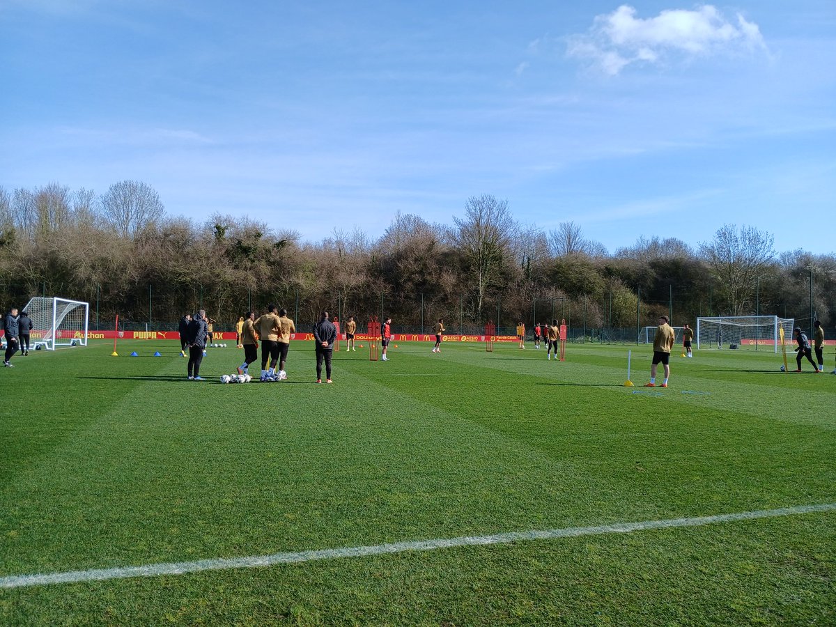 Lensois.com tweet media