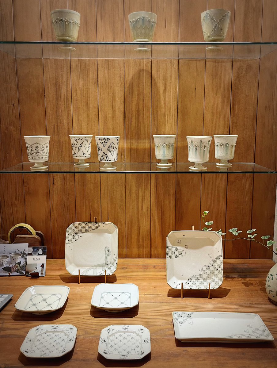 お隣りの絵れ菜さんの陶器作家さんの展示販売会装花✨