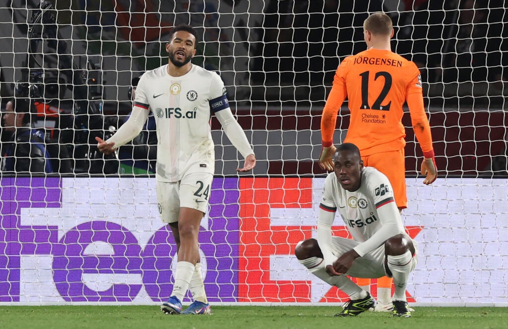 LondonBluePod's tweet photo. Chelsea have now conceded more than one goal in 20 different games this season. Of the 28 conceded that were 2nd, 3rd, 4th or 5th goals, they have conceded goals within 15 minutes of each other nine times. Goals within 30 minutes of each other takes that tally to 17. Statistically speaking, 60.7% of the time, Chelsea’s reaction to taking a second hard punch is letting their opponents land a crippling third.