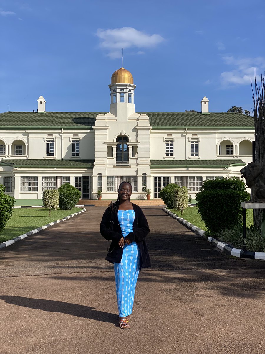 maggienakivumbi's tweet photo. @Martha_Kaylar and I visited the @BugandaKingdom_ in Mengo to learn about our culture and traditions and we were blessed with finding the Kabaka in the Kingdom
We were not only welcomed but also fed with fresh Jackfruit to smooth out bodies
#bugandaheritage https://t.co/txtmFtEkNt
