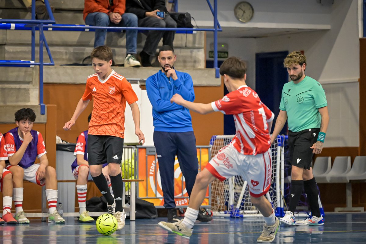 FCF_CAT's tweet photo. ⚽️ 𝐋𝐚 𝐒𝐞𝐥𝐞𝐜𝐜𝐢𝐨́ 𝐂𝐚𝐭𝐚𝐥𝐚𝐧𝐚 𝐒𝟏𝟐 𝐦𝐚𝐬𝐜𝐮𝐥𝐢𝐧𝐚 𝐜𝐨𝐧𝐭𝐢𝐧𝐮𝐚 𝐥𝐚 𝐩𝐫𝐞𝐩𝐚𝐫𝐚𝐜𝐢𝐨́ 𝐝𝐞𝐥 𝐂𝐚𝐦𝐩𝐢𝐨𝐧𝐚𝐭 𝐝'𝐄𝐬𝐩𝐚𝐧𝐲𝐚

🗓️ Dilluns, 9 de març
📍 Monistrol de Montserrat
🆚 @ClubManresaFS 

🔗 Més detalls a https://t.co/5eWrR2Dz9b https://t.co/5Y8RGn2APs