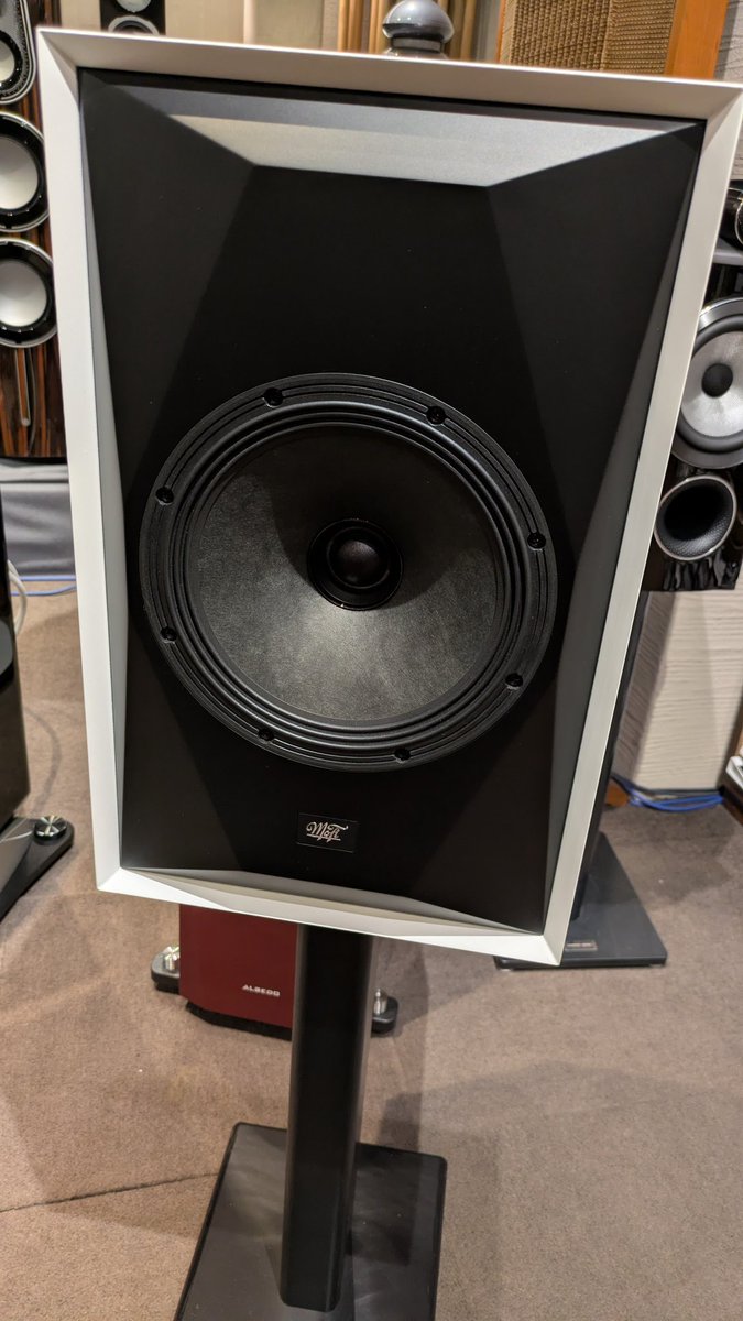 fukuoka_manabe's tweet photo. デモ中!
mo-fi Electronics SourcePoint8!!
アンドリュー・ジョーンズが手掛けた同軸スピーカー!
音楽を聴くのが楽しくなりますね♪
#マックスオーディオ
#maxaudio
#ハイエンドオーディオ
#スピーカー
#mofi https://t.co/jods5EQAgH
