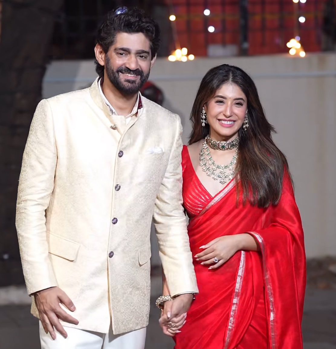 kritikakamra1fc's tweet image. Our Queen👑 @Kritika_Kamra is like a sweet child with the most precious innocence. 🥰❤️
​We have full faith that @GauravKapur will always be the reason behind that beautiful smile on her face. 🥰🧿 #KritikaKamra #GauravKapur #WeddingVibes #KritikaKamraWedding #KritikaGaurav 💍🧿